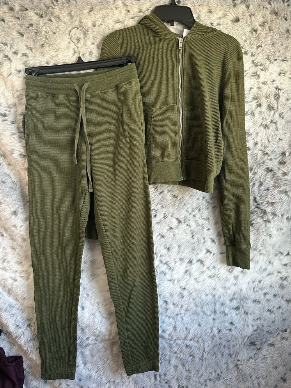 570. TNA 2 pc set 2xs/xs hoodie jogger set